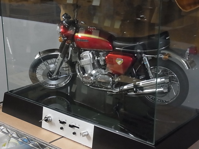 ※引取り限定　超美品！　箱凹みなし！　ディアゴスティーニ　CB７５０FOUR新品